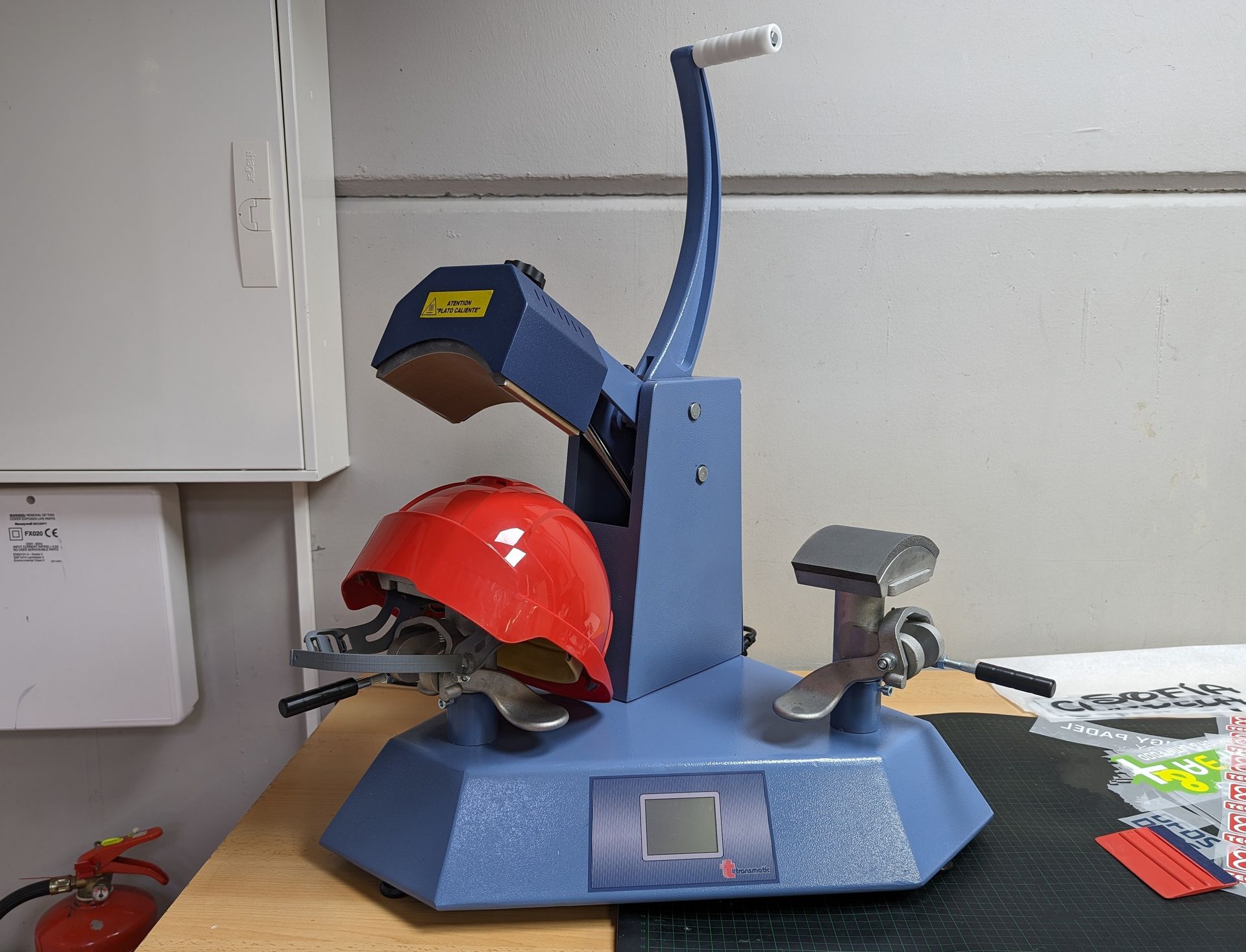 Prensa térmica para gorras del taller