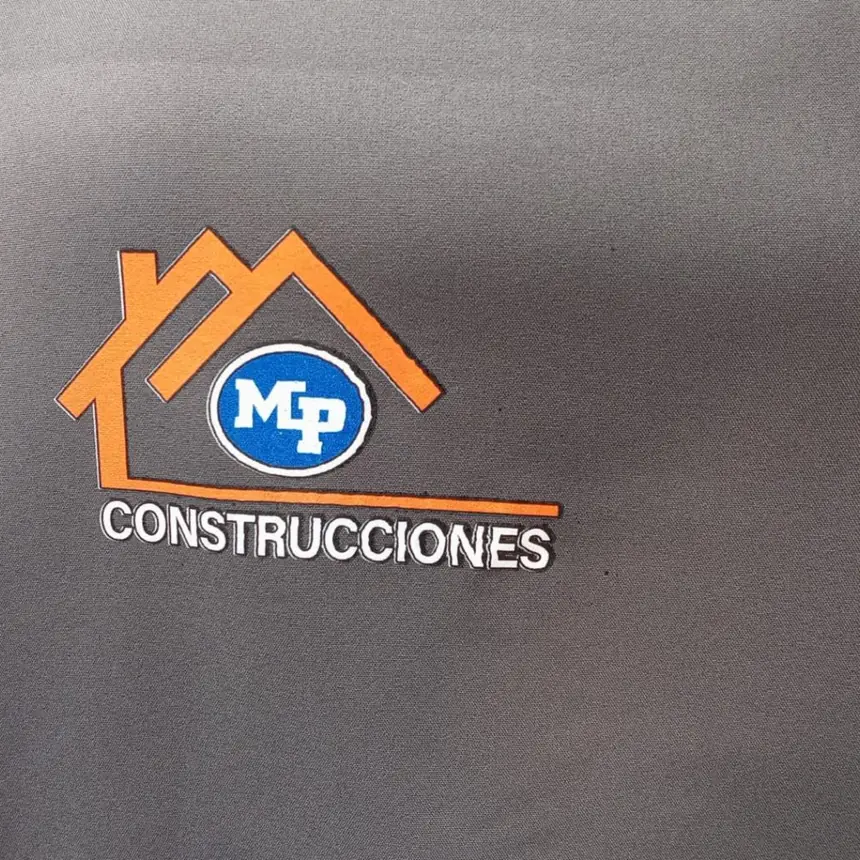 Chaleco con logotipo estampado en DTF en el pecho izquierdo