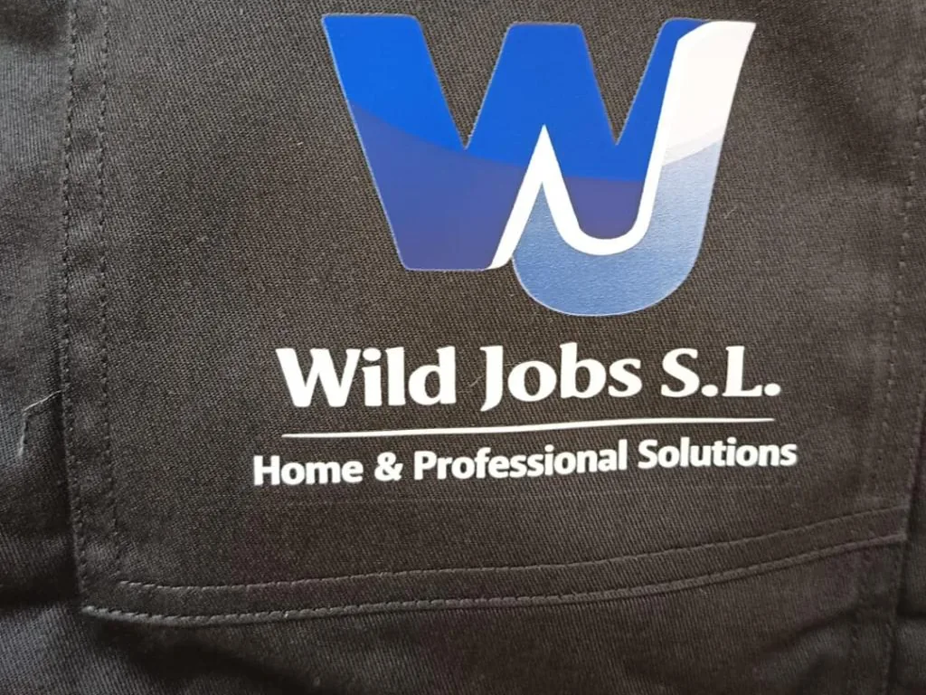 Chaleco con logotipo estampado en DTF en bolsillo
