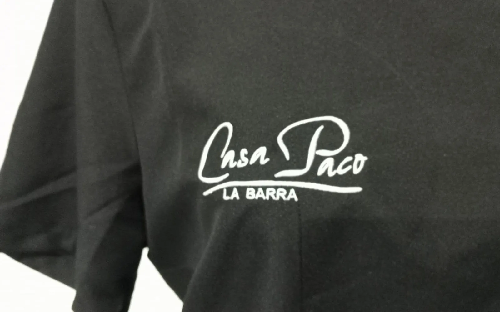 Chaqueta con logotipo bordado en el pecho derecho