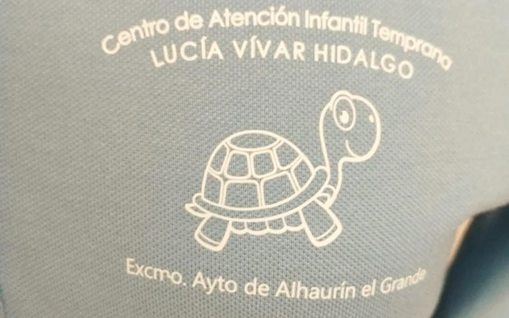 Polo con logotipo estampado en DTF en el pecho izquierdo