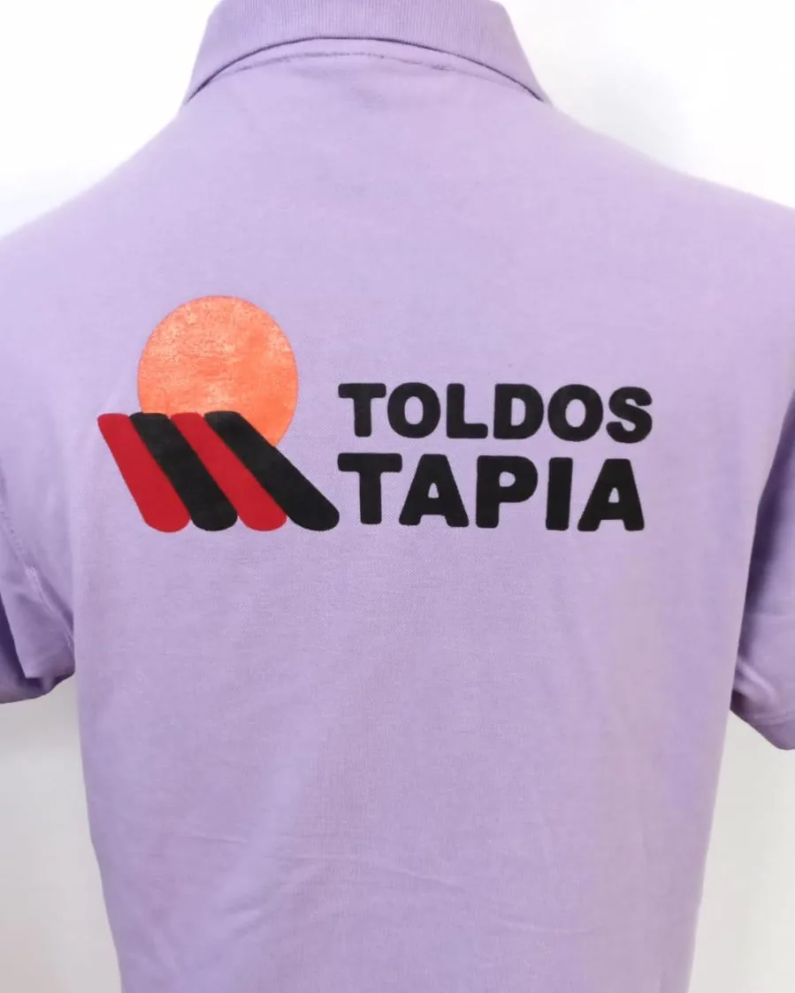 Polo con logotipo serigrafiado en el centro