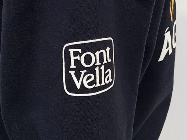 Sudadera con logotipo serigrafiado en manga