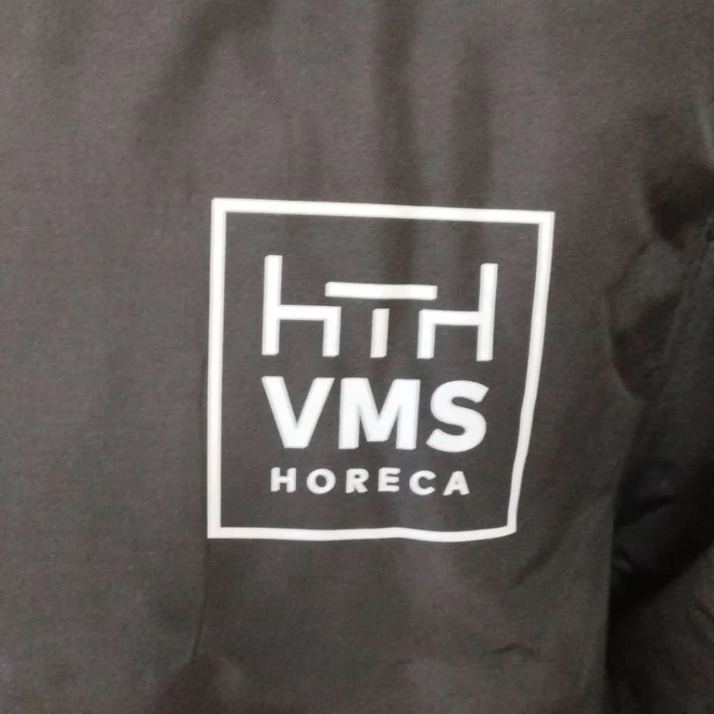 Parka con logotipo estampado en DTF en el pecho izquierdo