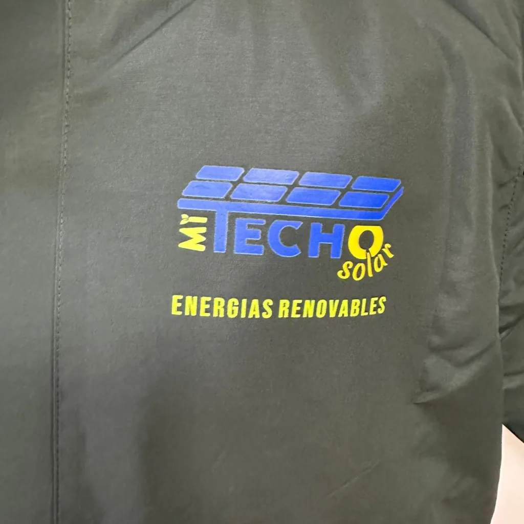 Parka con logotipo estampado en DTF en el pecho izquierdo