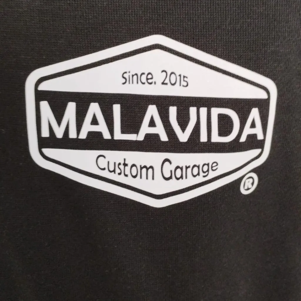 Sudadera con logotipo estampado en DTF en el pecho izquierdo