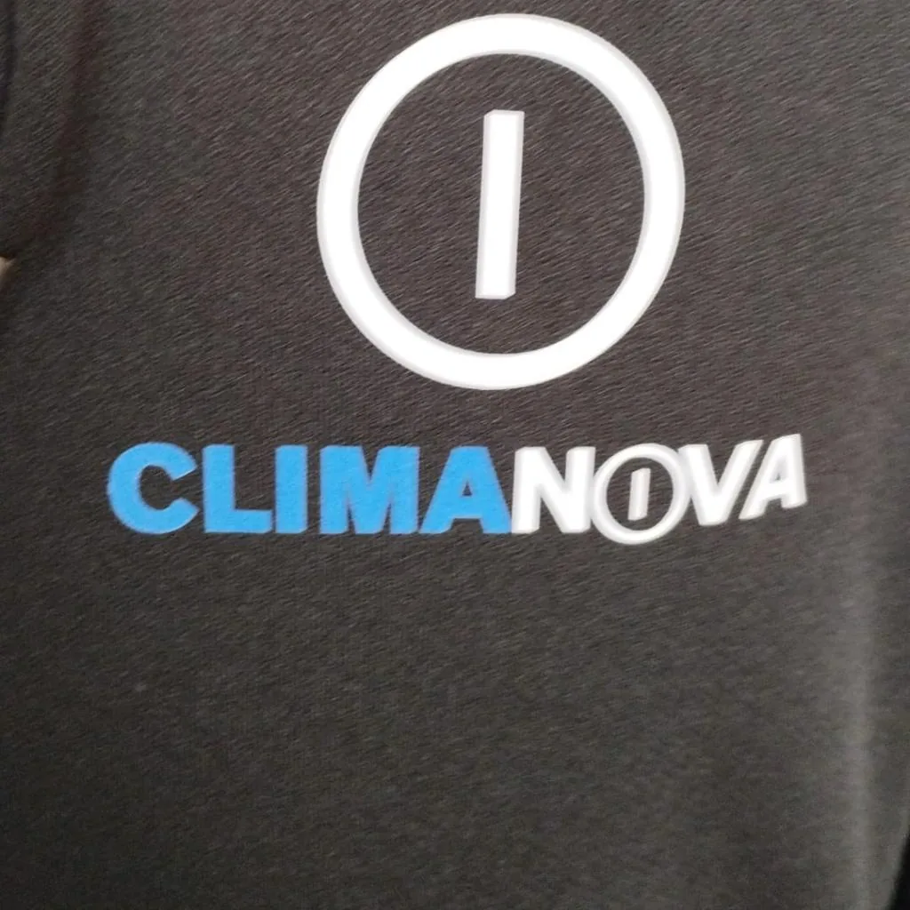 Sudadera con logotipo estampado en DTF en el pecho izquierdo