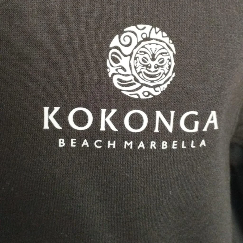 Sudadera con logotipo estampado en DTF en el pecho izquierdo