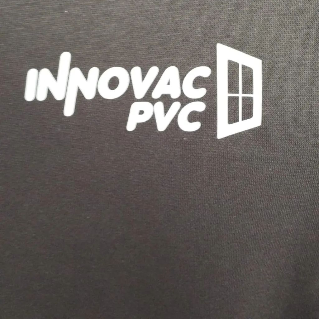 Sudadera con logotipo estampado en DTF en el pecho izquierdo