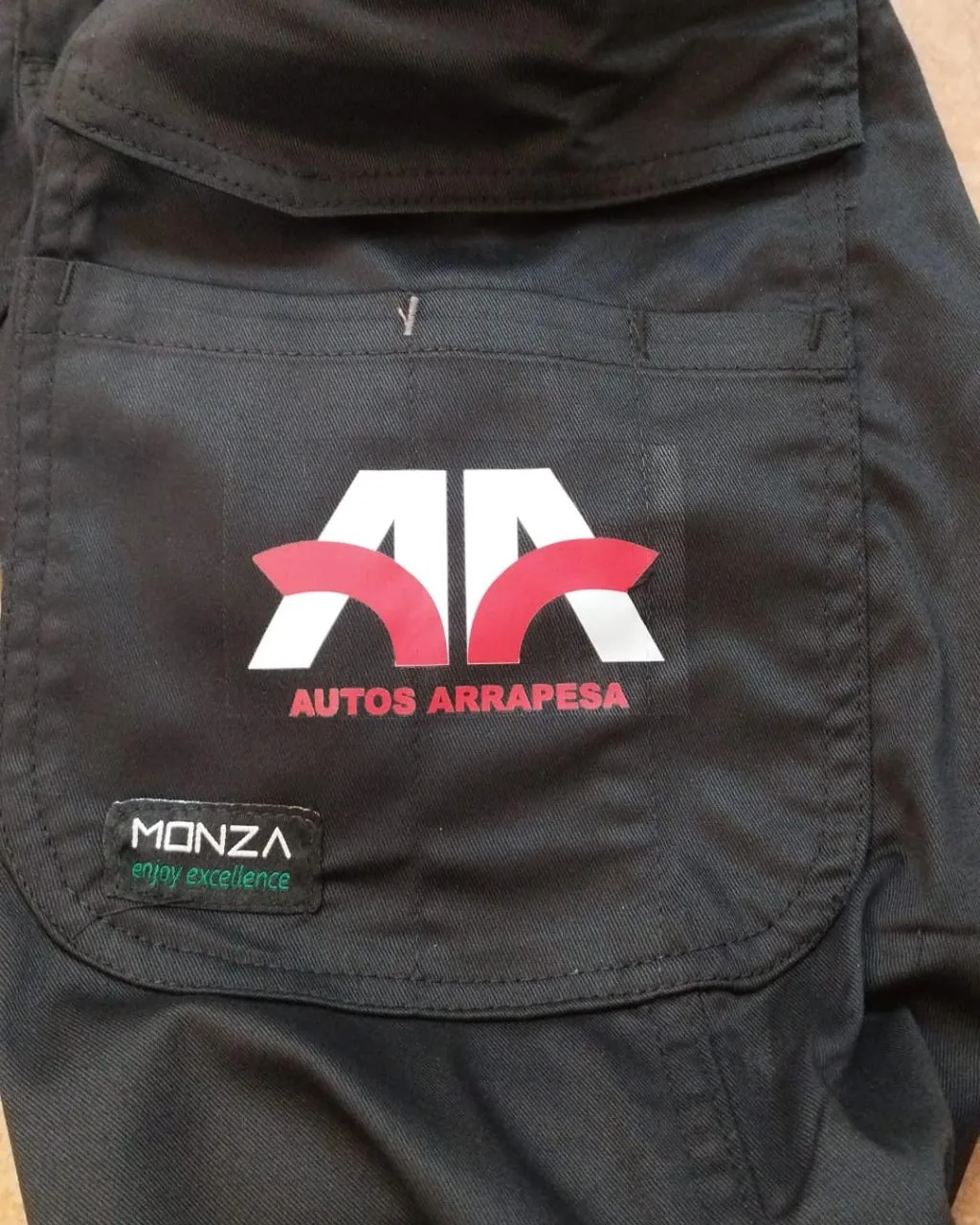 Pantalón con logotipo estampado en DTF en - impresion dtf