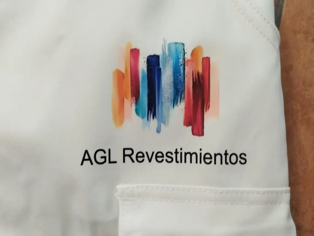 Pantalón con logotipo estampado en DTF en muslo lateral