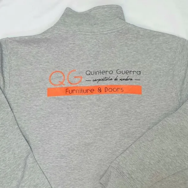 Sudadera con logotipo serigrafiado en sin detalle