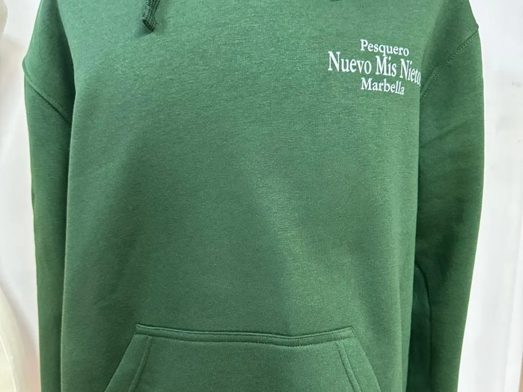 Sudadera con logotipo serigrafiado en el pecho izquierdo