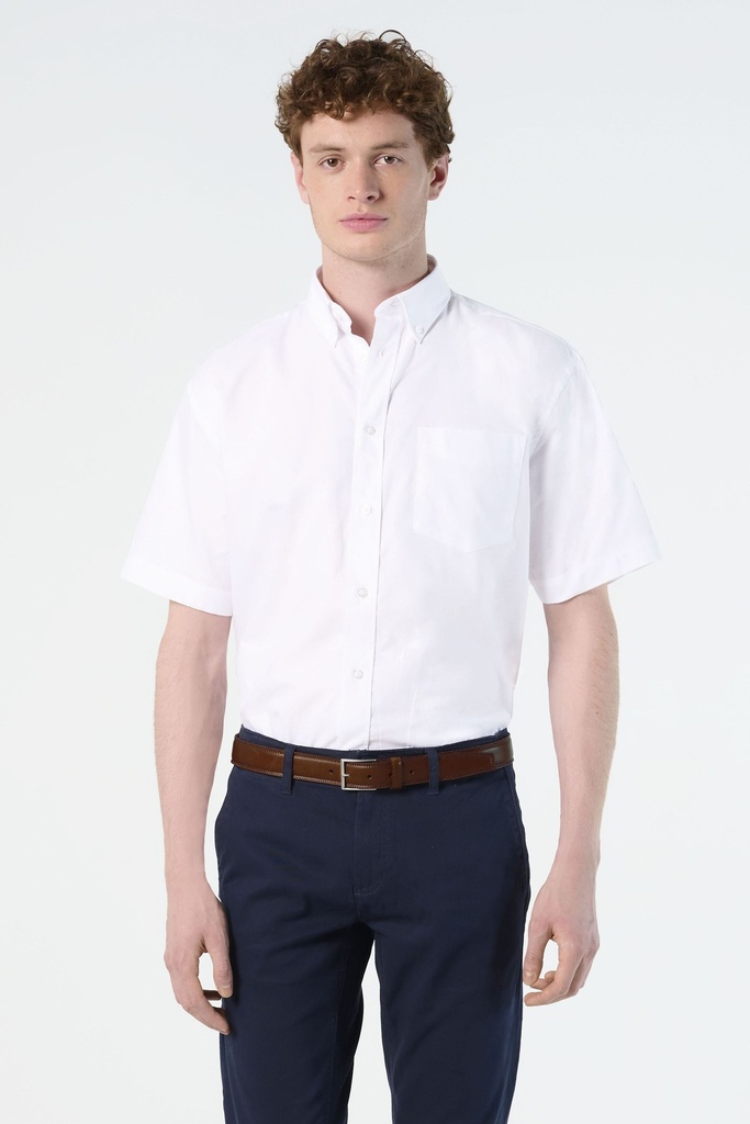 camisa-oxford-hombre-manga-corta-16010-foto-modelo