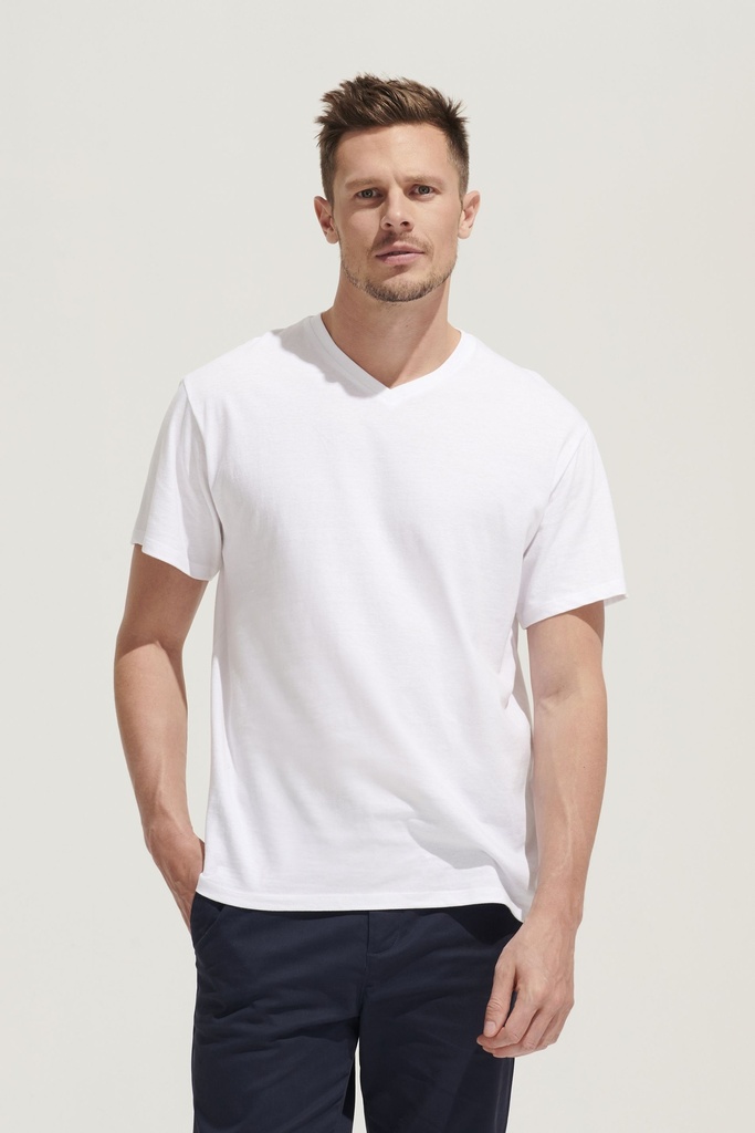 camiseta-hombre-cuello-pico-11150-foto-modelo